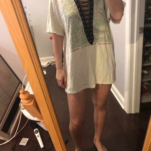 NWOT - LF one of a kind lace up T-shirt - Picture 5 of 6